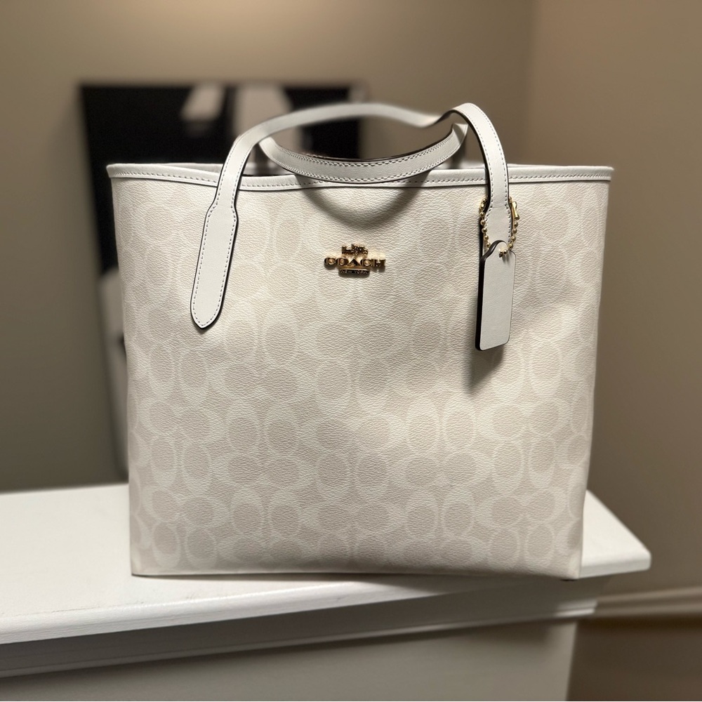 Coach City Tote Bag In Signature Canvas